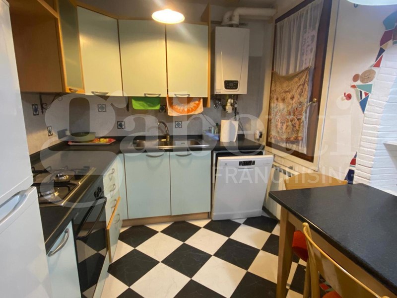 Appartamento in Vendita a Venezia, 285'000&euro;, 72 m², arredato