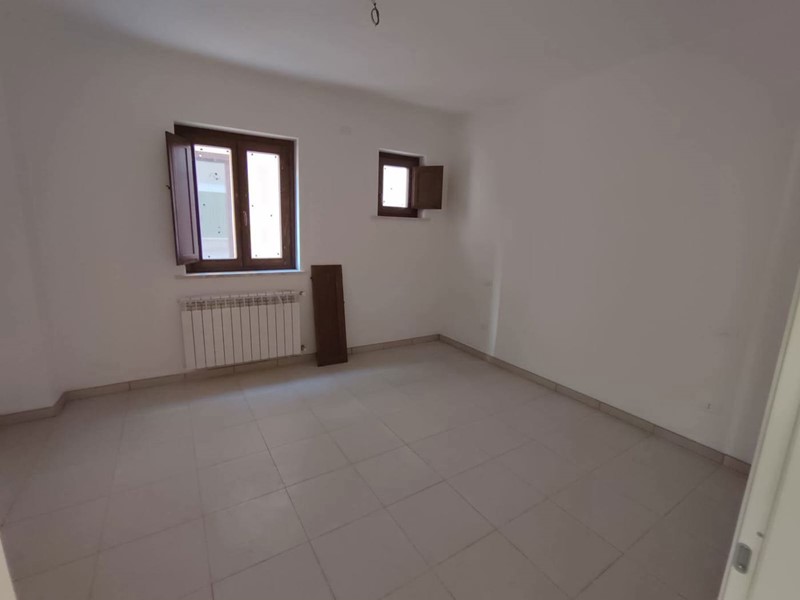 Trilocale in Vendita a L'Aquila, 170'000&euro;, 100 m²