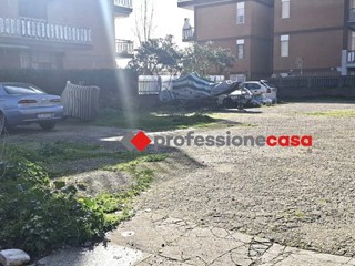 Appartamento in Vendita a Pomezia, 145'000&euro;, 90 m², con Box