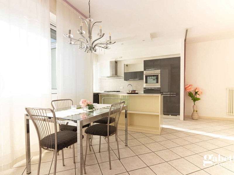 Attico in Vendita a Cattolica, 395'000&euro;, 141 m², con Box