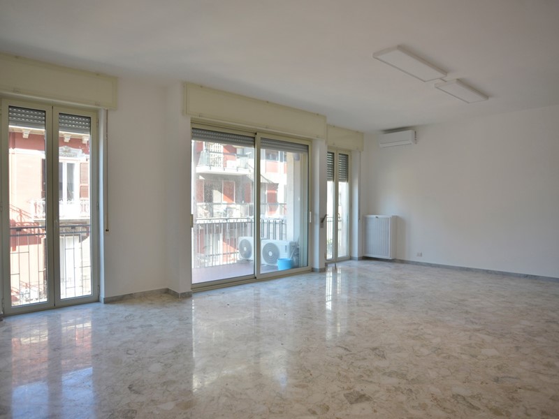Appartamento in Affitto a Bari, 1'500&euro;, 205 m²