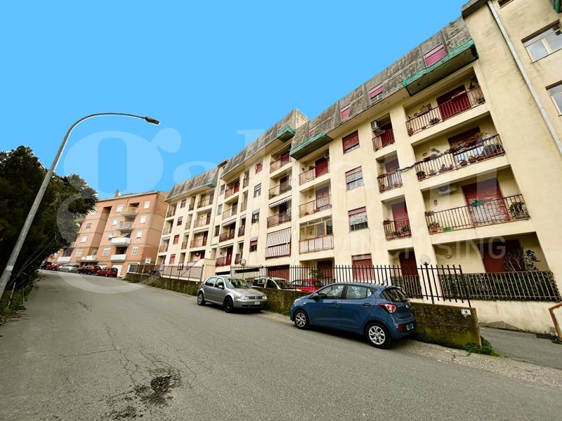 Quadrilocale in Vendita a Messina, 115'000&euro;, 130 m²