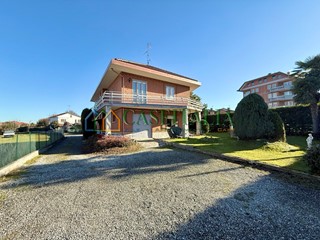 Appartamento in Vendita a Rosta, 280'000&euro;, 255 m²