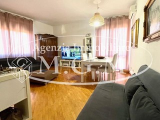 Appartamento in Vendita a Pontedera, 155'000&euro;, 105 m², arredato, con Box