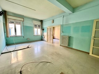 Appartamento in Vendita a Pontedera, 105'000&euro;, 158 m²