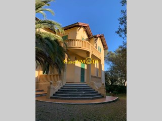 Quadrilocale in Vendita a Livorno, zona Quercianella, 380'000&euro;, 135 m², arredato