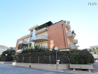 Appartamento in Vendita a San Benedetto del Tronto, 480'000&euro;, 220 m²