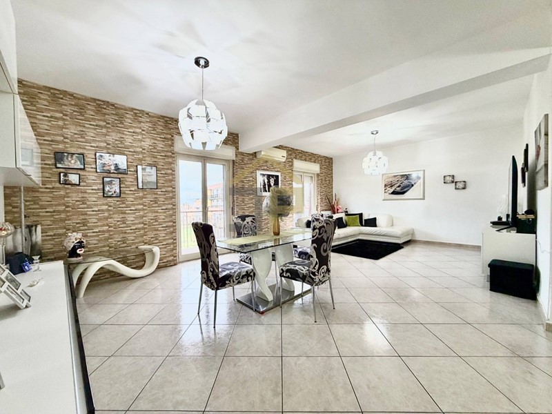 Quadrilocale in Vendita a Palermo, 159'000&euro;, 133 m²
