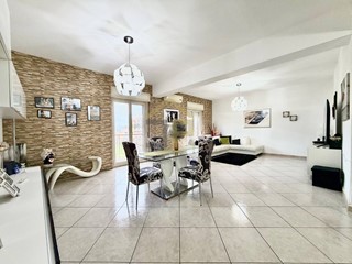 Quadrilocale in Vendita a Palermo, 159'000&euro;, 133 m²