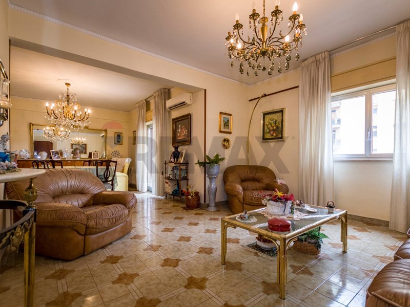 Quadrilocale in Vendita a Palermo, 162'000&euro;, 118 m²