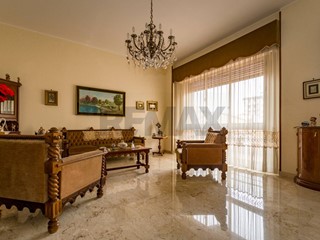 Appartamento in Vendita a Palermo, 230'000&euro;, 182 m²
