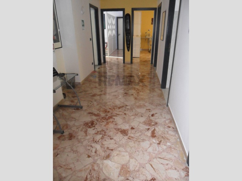 Appartamento in Vendita a Caltanissetta, 85'000&euro;, 150 m²