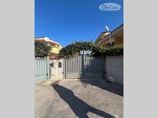 Trilocale in Vendita a Pomezia, 129'000&euro;, 45 m²