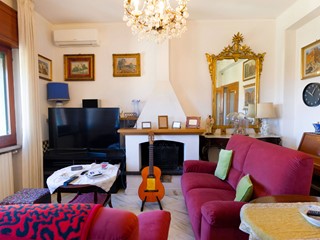 Appartamento in Vendita a Napoli, 210'000&euro;, 140 m²