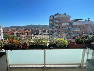 Quadrilocale in Vendita a Torino, 215'000&euro;, 80 m², con Box