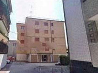 Trilocale in Vendita a Venezia, 99'000&euro;, 90 m², con Box