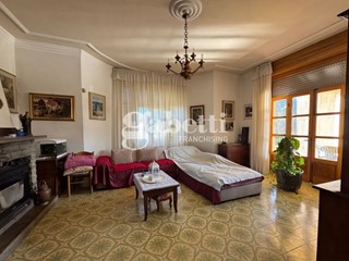 Appartamento in Vendita a Lastra a Signa, 589'000&euro;, 180 m², arredato