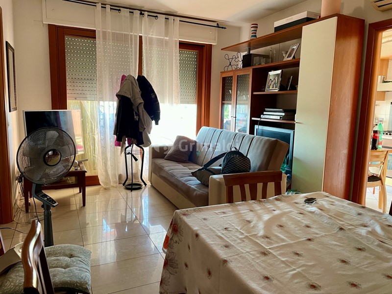 Appartamento in Vendita a Aprilia, 155'000&euro;, 85 m², con Box