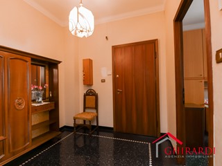 Appartamento in Vendita a Genova, zona Sestri Ponente, 140'000&euro;, 117 m²