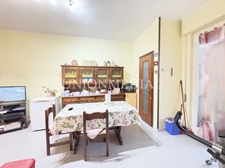 Quadrilocale in Vendita a Luni, zona Luni Mare, 150'000&euro;, 86 m²