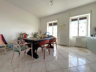 Quadrilocale in Vendita a Catanzaro, zona Centro storico, 155'000&euro;, 155 m²