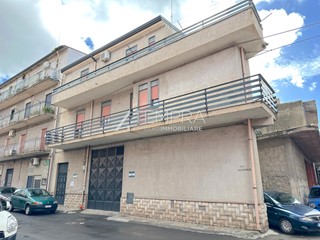Appartamento in Vendita a Adrano, 129'000&euro;, 180 m²