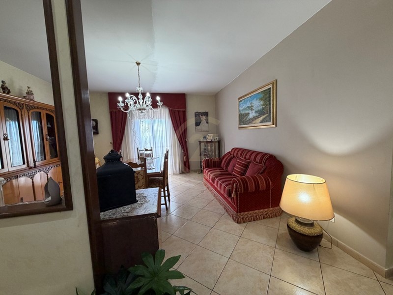 Quadrilocale in Vendita a Belpasso, zona Villaggio delle Ginestre, 140'000&euro;, 125 m², con Box