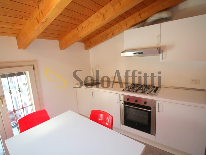 Bilocale in Affitto a Lecco, zona Centro, 680&euro;, 58 m², arredato