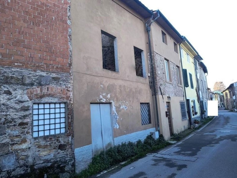 Quadrilocale in Vendita a Capannori, 117'425&euro;, 324 m²