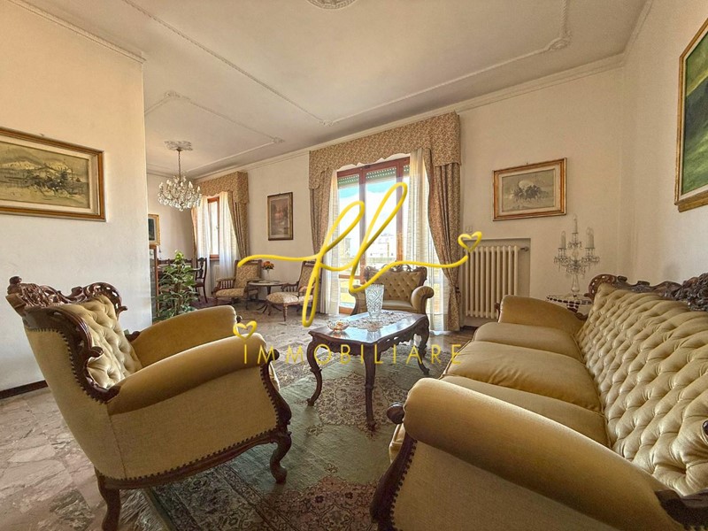 Appartamento in Vendita a Cecina, 255'000&euro;, 150 m², con Box