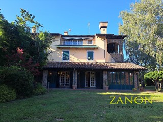 Appartamento in Vendita a Dolegna del Collio, 515 m²