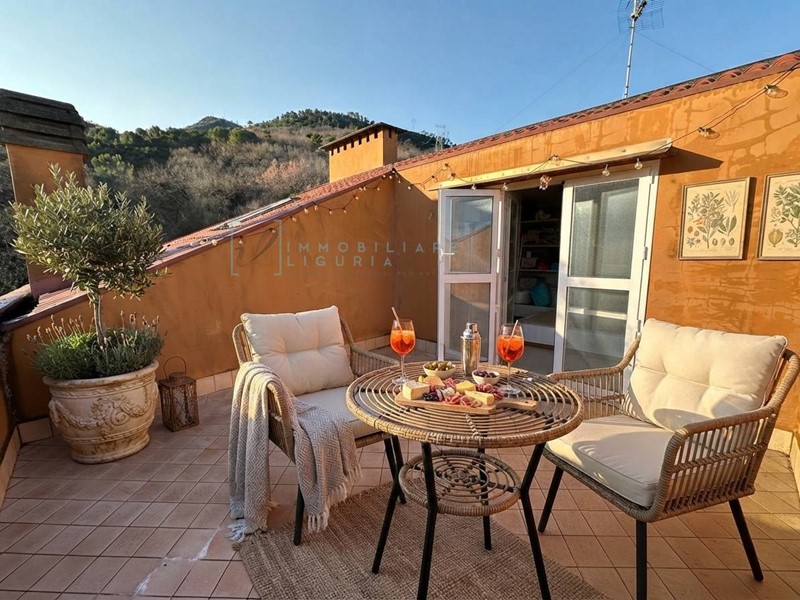 Quadrilocale in Vendita a Albenga, 170'000&euro;, 200 m²