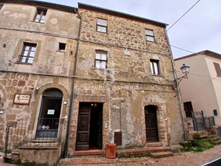 Appartamento in Vendita a Sorano, 198'000&euro;, 200 m²