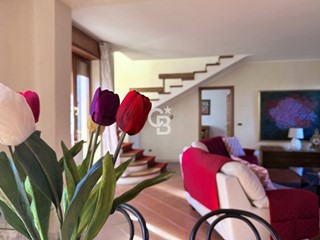 Appartamento in Vendita a Bolsena, 560'000&euro;, 246 m²