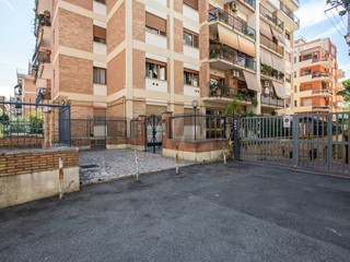 Attico in Vendita a Roma, 680'000&euro;, 161 m²