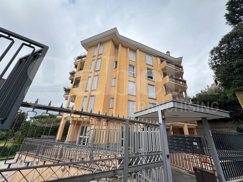 Bilocale in Vendita a Albano Laziale, 200'000&euro;, 58 m², arredato, con Box