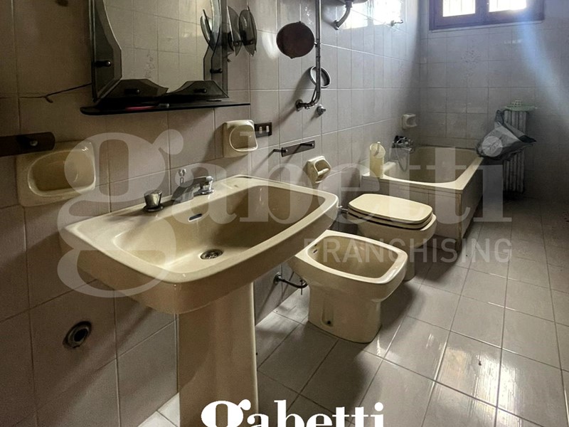 Appartamento in Vendita a Vitulazio, 69'000&euro;, 130 m²