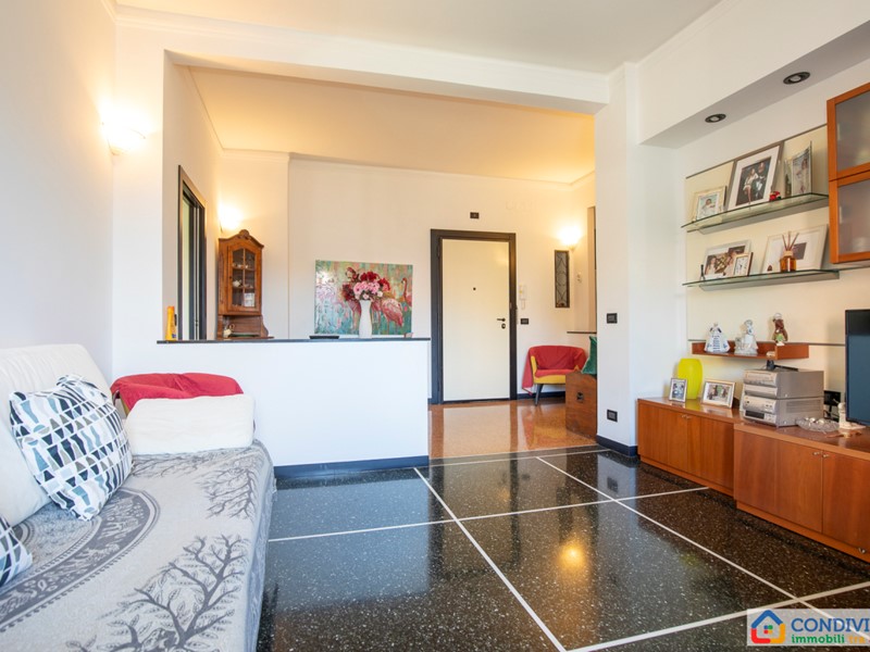 Appartamento in Vendita a Genova, zona Sturla, 298'000&euro;, 97 m²