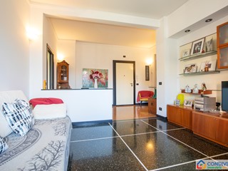 Appartamento in Vendita a Genova, zona Sturla, 298'000&euro;, 97 m²