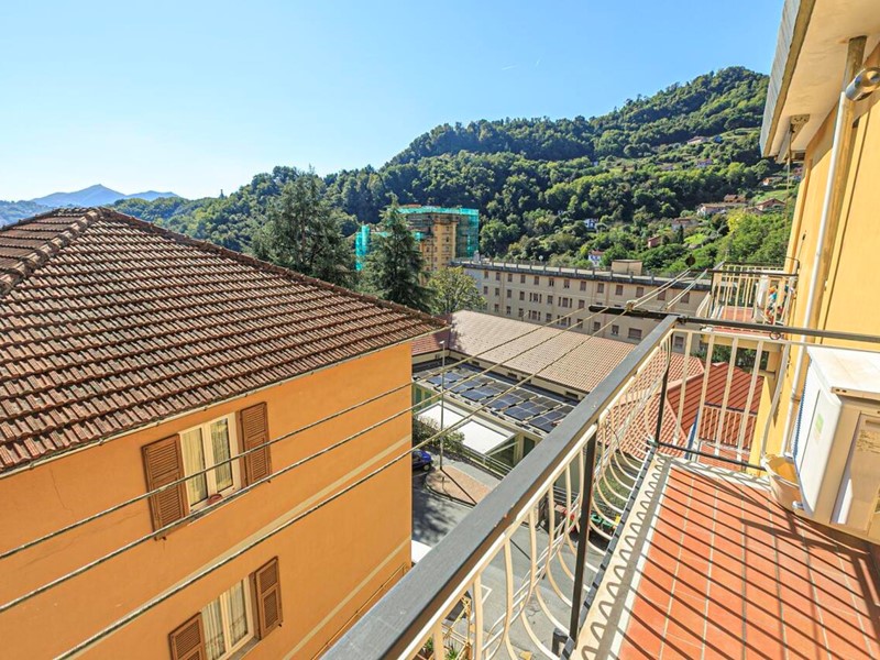 Appartamento in Vendita a Campomorone, 80'000&euro;, 92 m², con Box