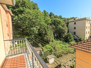 Appartamento in Vendita a Campomorone, 80'000&euro;, 92 m², con Box