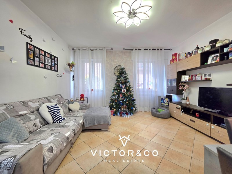 Trilocale in Vendita a Novara, zona San Paolo, 129'000&euro;, 90 m², con Box