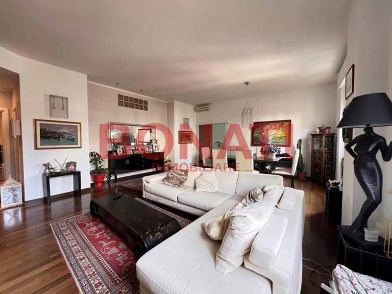 Appartamento in Vendita a La Spezia, zona Centro cittÃ, 460'000&euro;, 185 m²