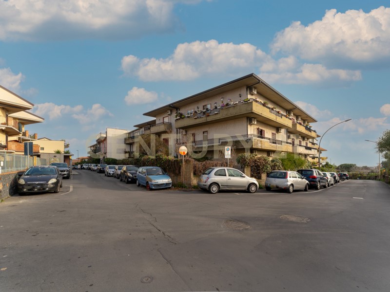 Trilocale in Vendita a Tremestieri Etneo, 129'000&euro;, 80 m², con Box