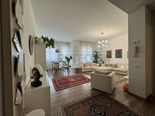 Trilocale in Vendita a Crema, 279'000&euro;, 130 m², arredato, con Box