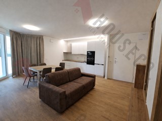 Trilocale in Vendita a Quartu Sant'Elena, 85 m², arredato