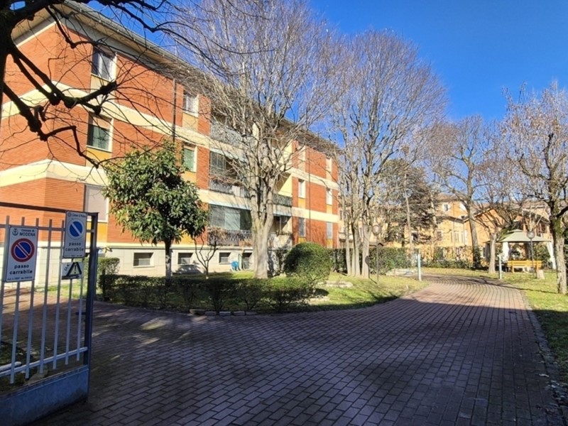 Quadrilocale in Vendita a Modena, zona Madonnina, 190'000&euro;, 120 m², con Box
