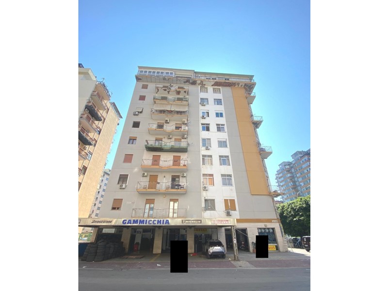 Quadrilocale in Vendita a Palermo, 210'000&euro;, 145 m²