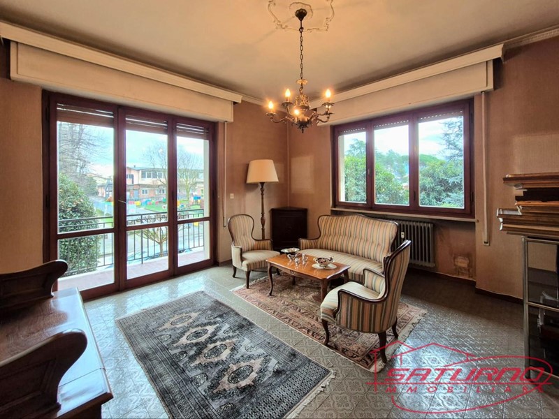 Appartamento in Vendita a Lucca, zona Sant'Anna, 250'000&euro;, 130 m², con Box