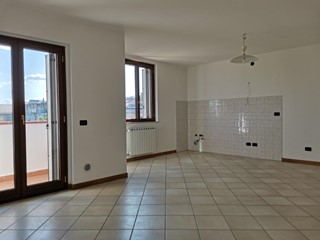 Trilocale in Vendita a Colle di Val D'Elsa, 200'000&euro;, 85 m², con Box